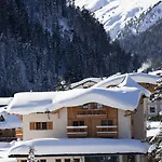 Hotel Der Waldhof - Unique - A Hidden Gem