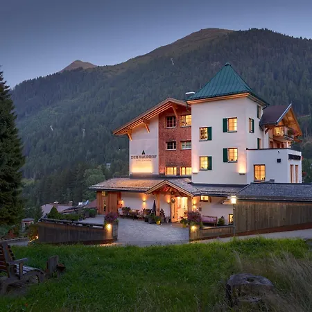 Der Waldhof - Unique - A Hidden Gem Otel