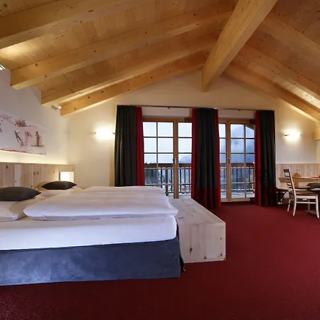 Отель Der Waldhof - Unique - A Hidden Gem 4*