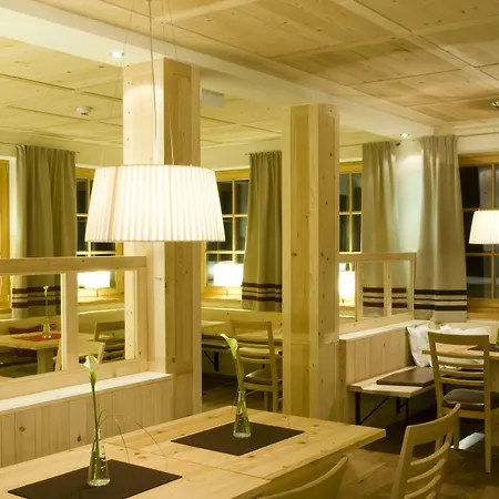 Hotel Der Waldhof - Unique - A Hidden Gem St Anton am Arlberg