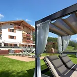 Hotel Der Waldhof - Unique - A Hidden Gem