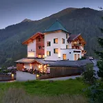 Der Waldhof - Unique - A Hidden Gem Hotel 4*