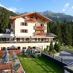 Hotel Der Waldhof - Unique - A Hidden Gem Sankt Anton am Arlberg